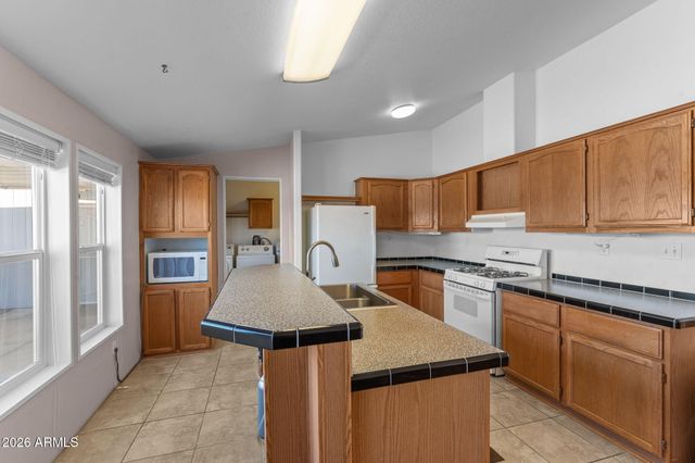 21150 W OBSIDIAN Drive, Congress, AZ 85332