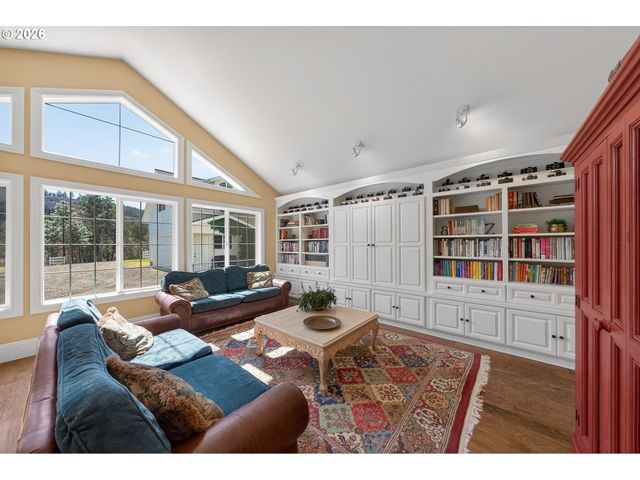 3849 COLE Rd, Oakland, OR 97462