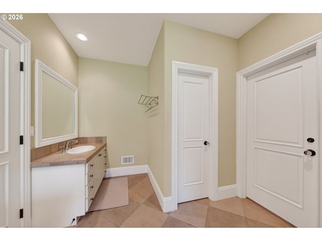 3849 COLE Rd, Oakland, OR 97462