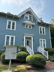 25 Knollwood Avenue Apt 5, Huntington, NY 11743