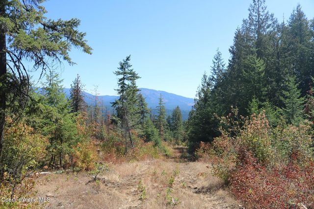 700 Outlook Dr, Cocolalla, ID 83813