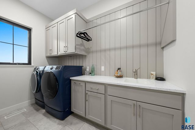 2100 N Marlowe Ave Avenue, Sioux Falls, SD 57110