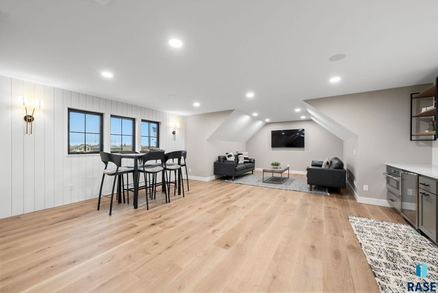 2100 N Marlowe Ave Avenue, Sioux Falls, SD 57110