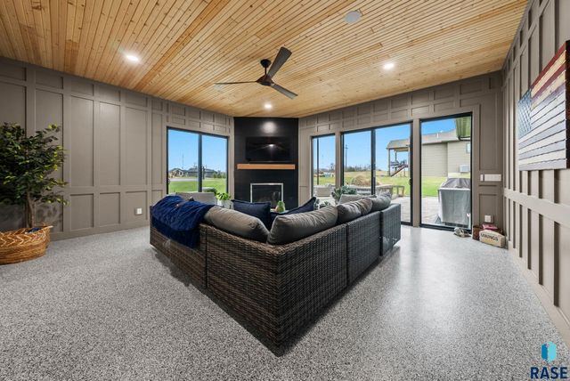 2100 N Marlowe Ave Avenue, Sioux Falls, SD 57110