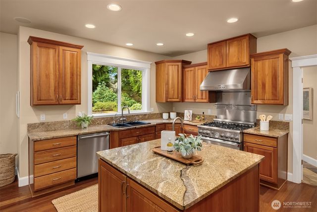 12615 Kallgren Road NE, Bainbridge Island, WA 98110