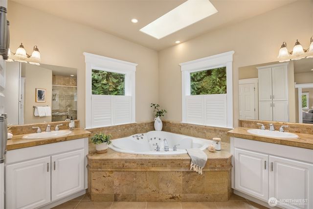 12615 Kallgren Road NE, Bainbridge Island, WA 98110