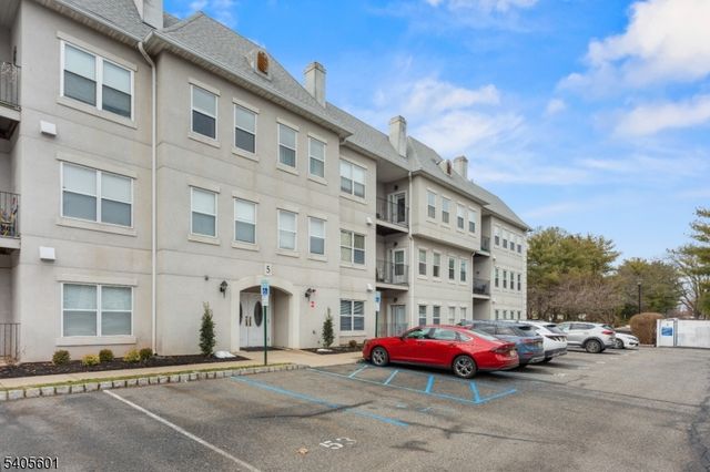 511 Brittany Dr, Wayne Twp., NJ 07470