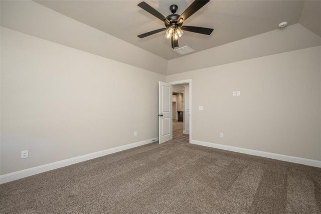 1916 Meadow Brook Road, Yukon, OK 73099