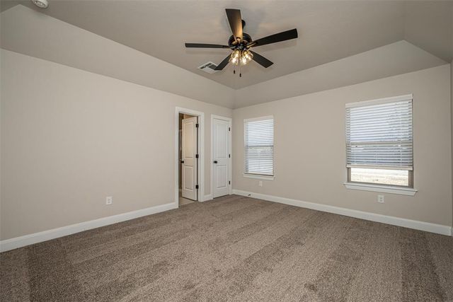 1916 Meadow Brook Road, Yukon, OK 73099