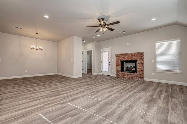 1916 Meadow Brook Road, Yukon, OK 73099