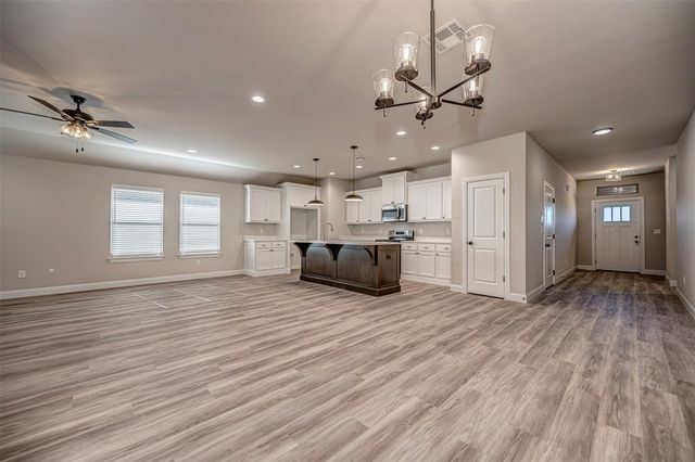 1916 Meadow Brook Road, Yukon, OK 73099