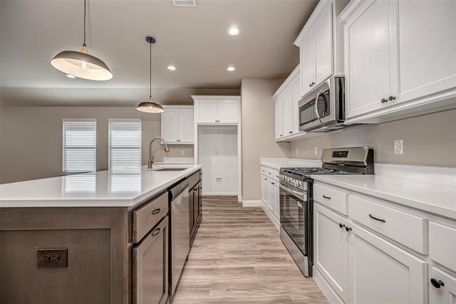 1916 Meadow Brook Road, Yukon, OK 73099