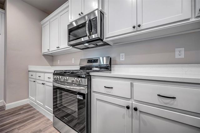 1916 Meadow Brook Road, Yukon, OK 73099