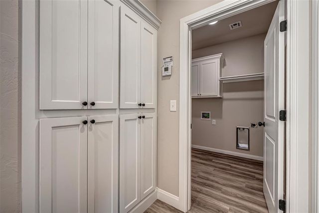 1916 Meadow Brook Road, Yukon, OK 73099