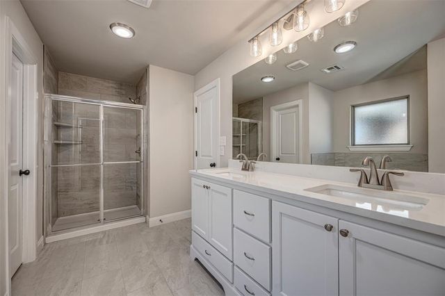 1916 Meadow Brook Road, Yukon, OK 73099