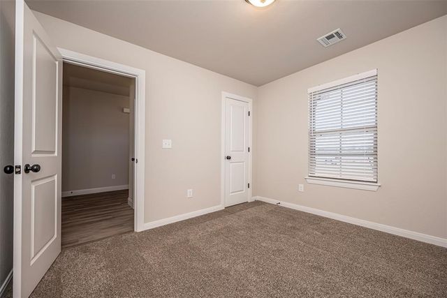 1916 Meadow Brook Road, Yukon, OK 73099