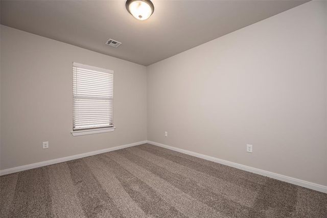 1916 Meadow Brook Road, Yukon, OK 73099