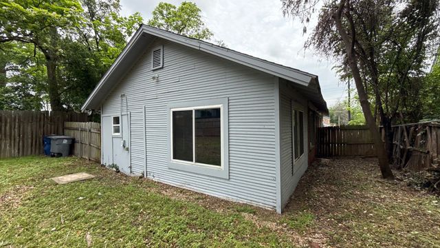 2611 Pine Street, Dallas, TX 75215