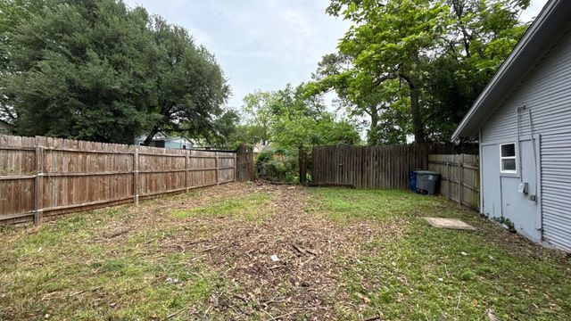 2611 Pine Street, Dallas, TX 75215