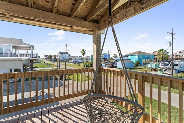 946 Meynig Drive, Crystal Beach, TX 77650