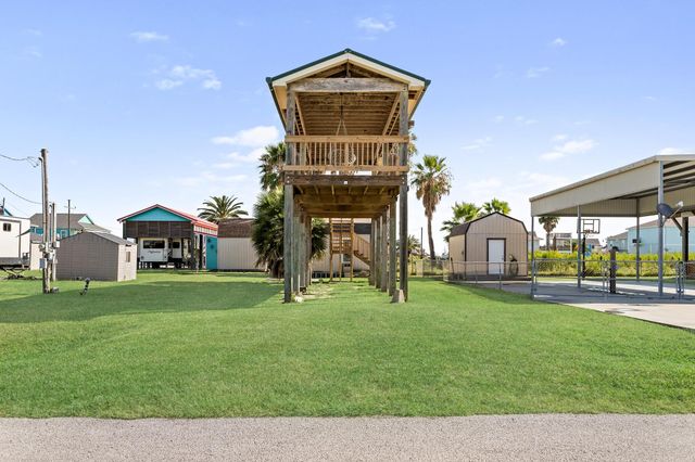 946 Meynig Drive, Crystal Beach, TX 77650