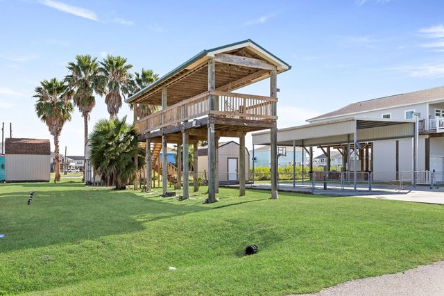 946 Meynig Drive, Crystal Beach, TX 77650