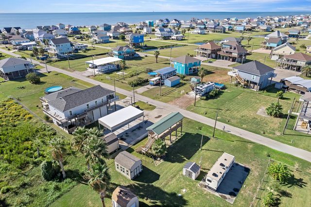 946 Meynig Drive, Crystal Beach, TX 77650