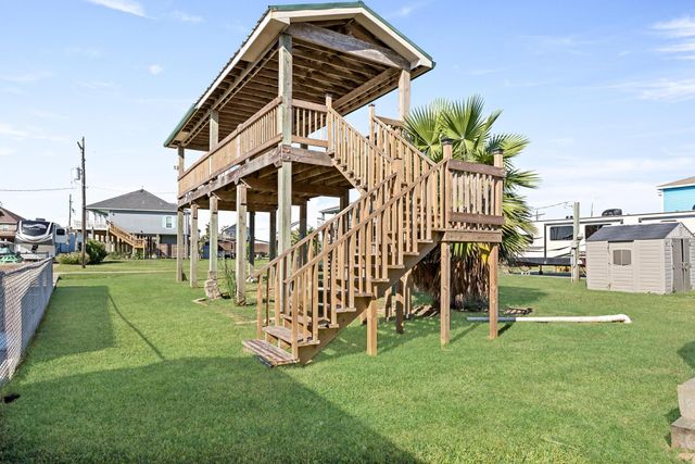 946 Meynig Drive, Crystal Beach, TX 77650