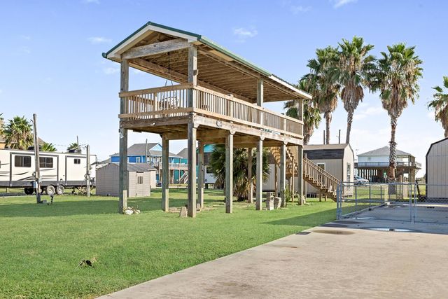 946 Meynig Drive, Crystal Beach, TX 77650