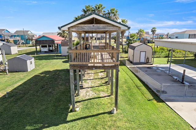 946 Meynig Drive, Crystal Beach, TX 77650