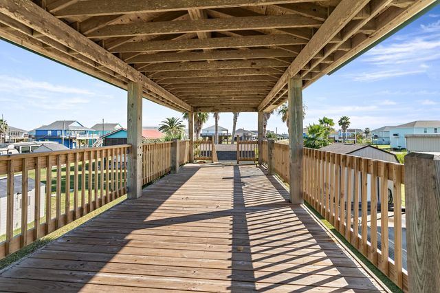 946 Meynig Drive, Crystal Beach, TX 77650