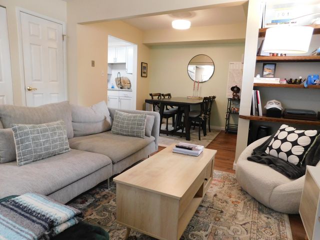 543 Longshore Drive B, Ann Arbor, MI 48105