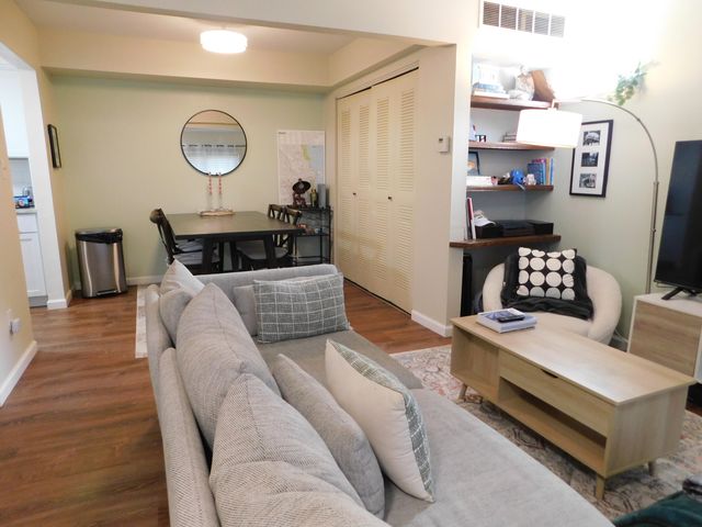 543 Longshore Drive B, Ann Arbor, MI 48105