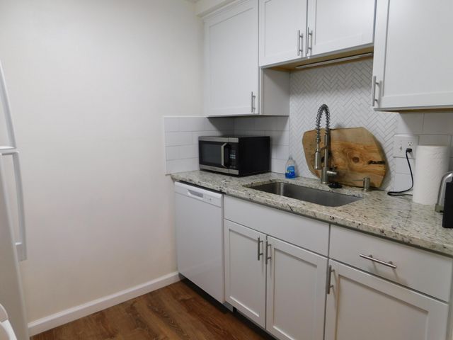 543 Longshore Drive B, Ann Arbor, MI 48105