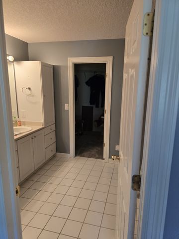 1500 Crown Colony Court 420, Des Moines, IA 50315