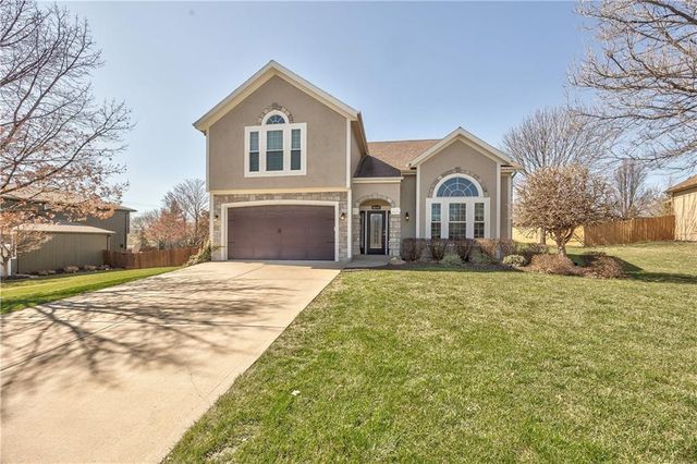 10666 S Emerald Street, Olathe, KS 66061