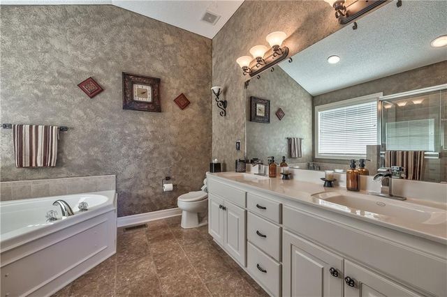 10666 S Emerald Street, Olathe, KS 66061