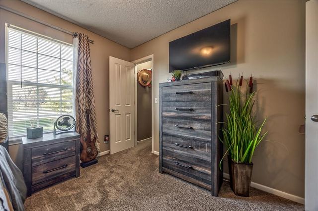 10666 S Emerald Street, Olathe, KS 66061