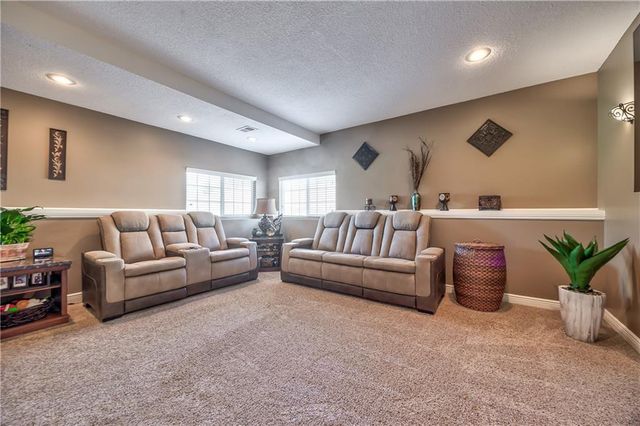 10666 S Emerald Street, Olathe, KS 66061