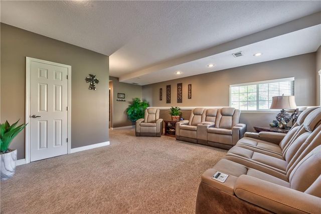 10666 S Emerald Street, Olathe, KS 66061