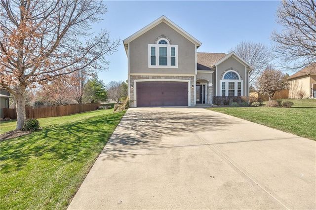 10666 S Emerald Street, Olathe, KS 66061