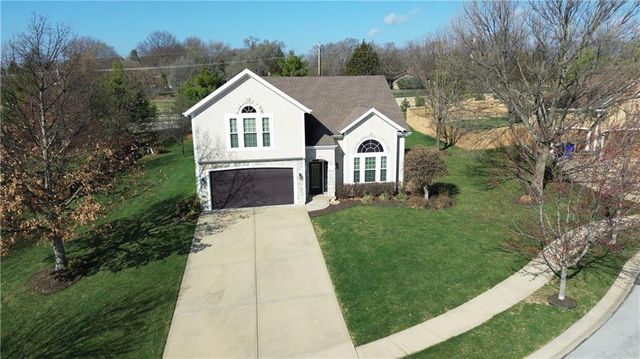 10666 S Emerald Street, Olathe, KS 66061