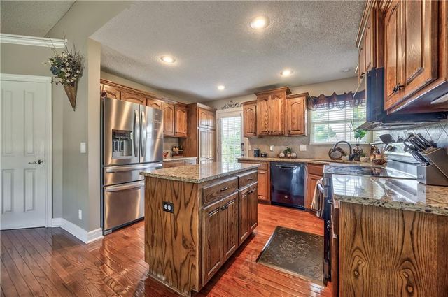 10666 S Emerald Street, Olathe, KS 66061