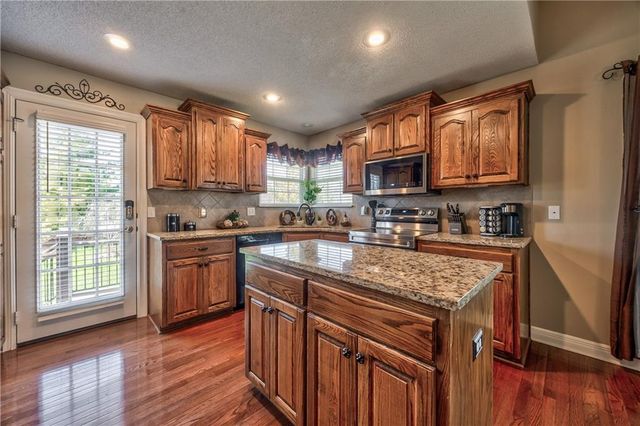 10666 S Emerald Street, Olathe, KS 66061