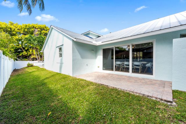 490 Mars Way, Juno Beach, FL 33408