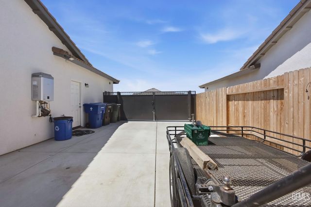 16907 Mairs Drive, Bakersfield, CA 93314