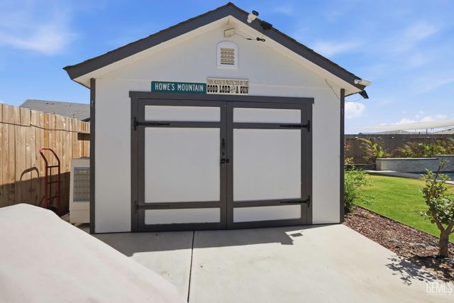 16907 Mairs Drive, Bakersfield, CA 93314
