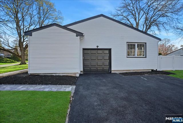 56 Manor, Harrington Park, NJ 07640