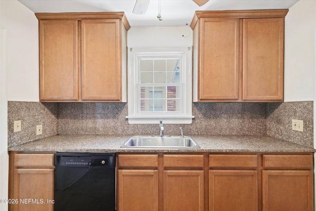 5372 COLONIAL Avenue, Jacksonville, FL 32210