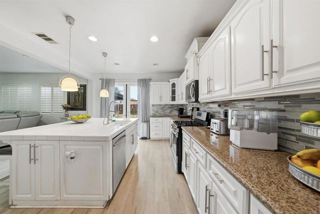 332 Monument Parkway, Perris, CA 92570